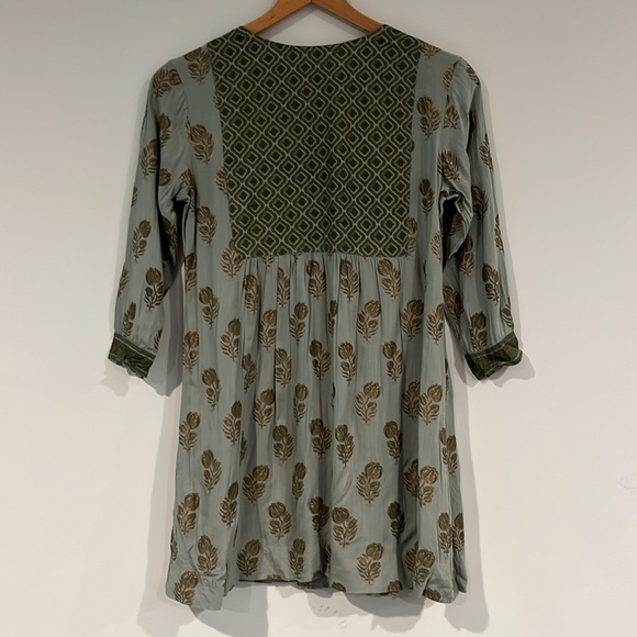 MAX Women’s Small Floral Tunic Blouse Green Gold 3/4 Sleeve Button Placket - Picture 8 of 8